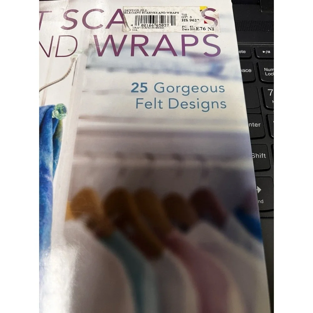 027-003 *B3G1 Elegant‎ Scarves And Wraps: 25 Gorgeous Felt Designs Book